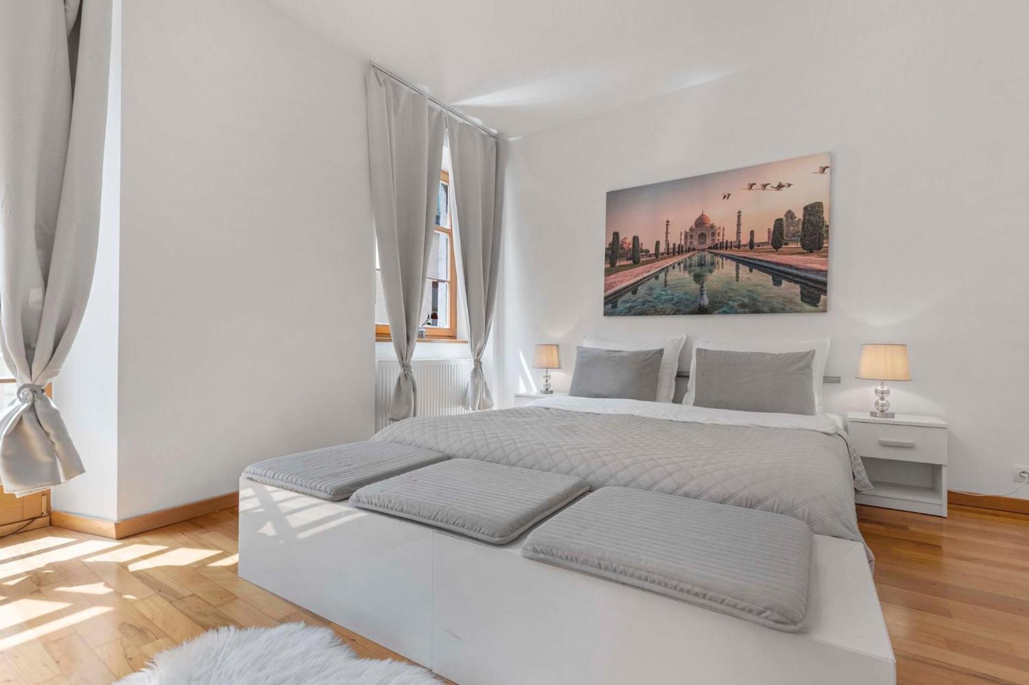 Charming Apartment In The Heart Of Bratislava Eksteriør bilde