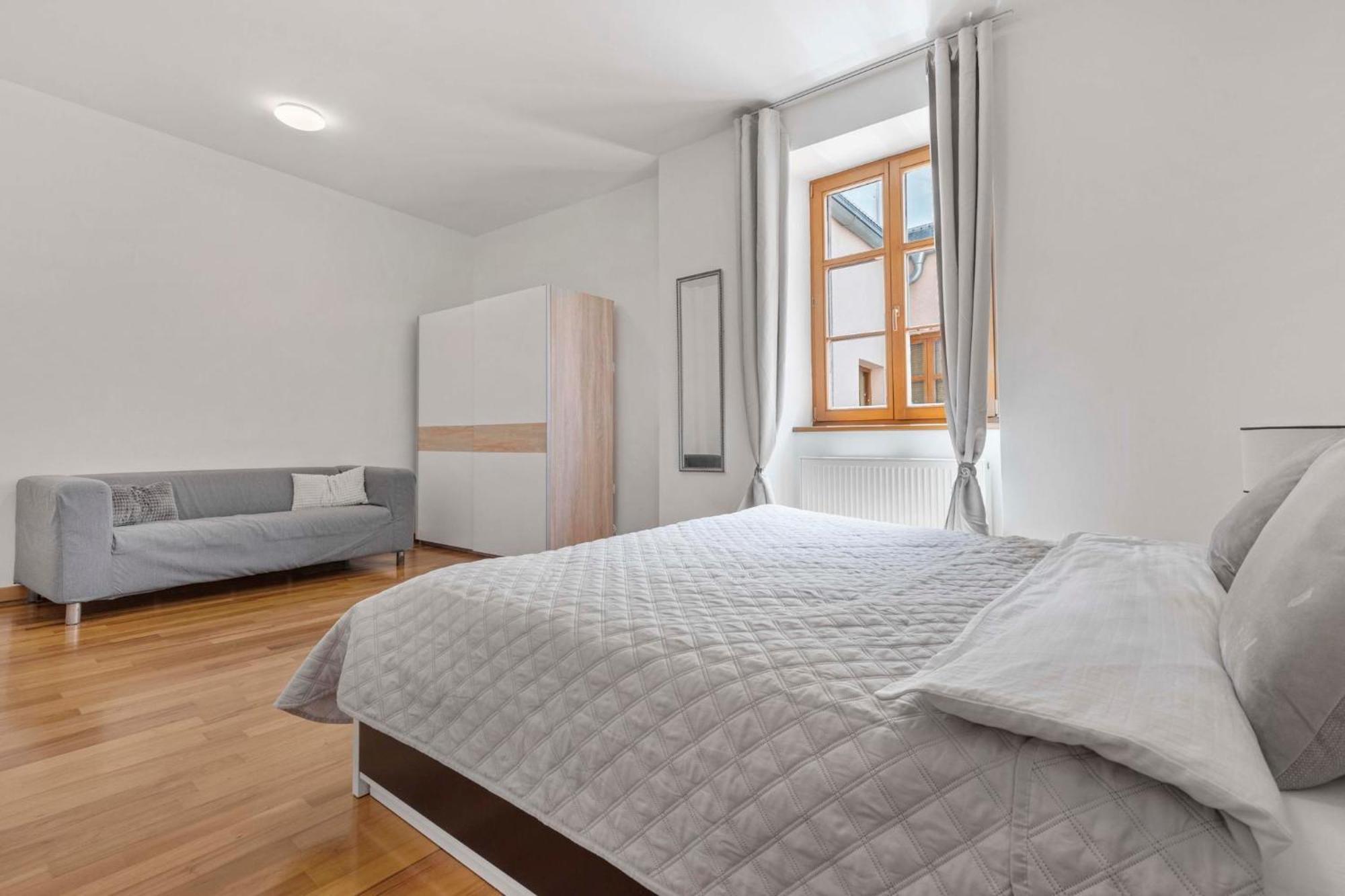 Charming Apartment In The Heart Of Bratislava Eksteriør bilde