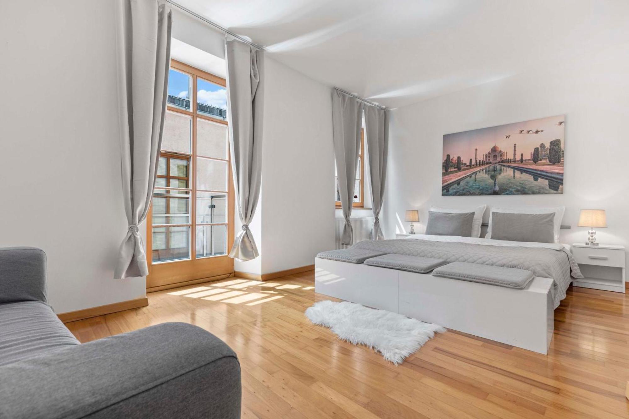Charming Apartment In The Heart Of Bratislava Eksteriør bilde